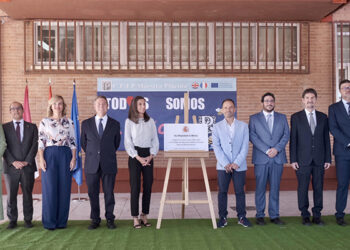Miguel Óscar Aparicio destaca durante la visita de la Reina a Azuqueca «la gran labor de la comunidad educativa para seguir mejorando»