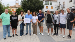 Pareja le entrega su corazón solidario a Proyecto Hombre