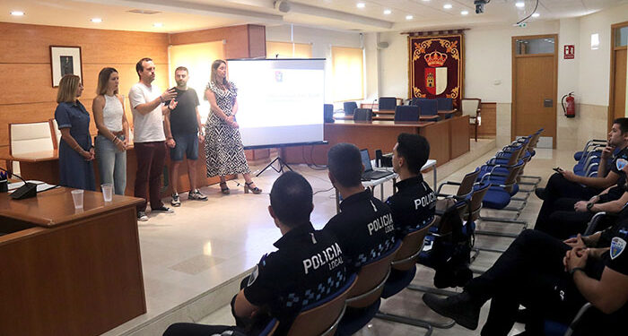 Policías Locales y miembros de Protección Civil de Cabanillas se forman en protocolos de violencia machista
