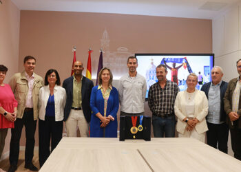 Recepción institucional del Ayuntamiento de Guadalajara al triatleta Dani Molina, oro paralímpico y por séptima vez campeón de Europa