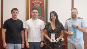 Recepción institucional en el Ayuntamiento para Eva Clemente, la cabanillera campeona del Mundo de tiro