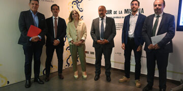 Una exposición sobre temporeros españoles en Europa de finales del siglo XX inaugura el curso académico en la sala Acua de Cuenca