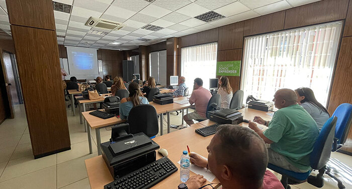 Una veintena de empresarios asisten a la jornada de CEOE-Cepyme Tarancón sobre permisos laborales y conciliación 1 Una veintena de empresarios asisten a la jornada de CEOE-Cepyme Tarancón sobre permisos laborales y conciliación