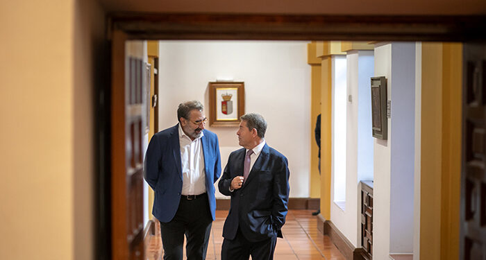 la Junta reitera que el SESCAM continuará contratando profesionales para responder a las necesidades asistenciales