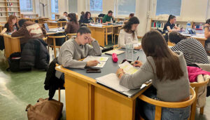 Abierto el plazo de solicitud de becas de colaboración en servicios para estudiantes de grado y máster de la UCLM