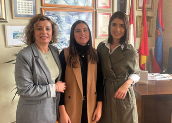 La Junta reconoce la contribución de las mujeres al desarrollo de la provincia de Cuenca en la persona en Carmen Manzano