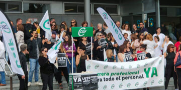 CSIF lleva a cabo concentraciones en la puerta de hospitales para exigir al Sescam el fin de las políticas de recortes