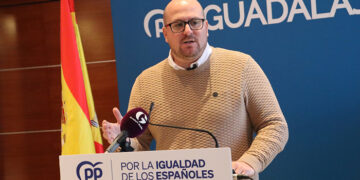 Castillo exige al Gobierno de Sánchez “medidas inmediatas y urgentes” para solucionar el “caos ferroviario” que sufren miles de guadalajareños