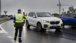 Cortadas al tráfico varias carreteras del Estado en las provincias de Valencia y Cuenca por las fuertes lluvias de las últimas horas