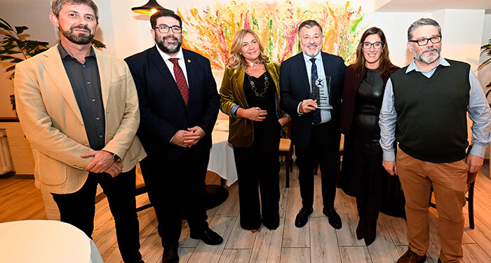 Darío Dolz recibe el Premio de AECIT para el Grupo de Ciudades Patrimonio de la Humanidad en la categoría de turismo cultural por su compromiso en la promoción del patrimonio 1 Darío Dolz recibe el Premio de AECIT para el Grupo de Ciudades Patrimonio de la Humanidad en la categoría de turismo cultural por su compromiso en la promoción del patrimonio