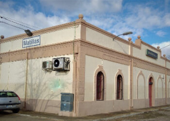 Descarrilla un tren de mercancía peligrosa en Matillas y obliga al corte de la vía y de la GU-157