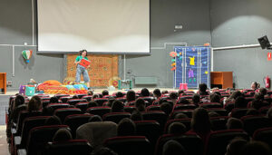 El Ayuntamiento de Cuenca conmemora el Día de la Niña con un teatro para concienciar frente a los estereotipos de género