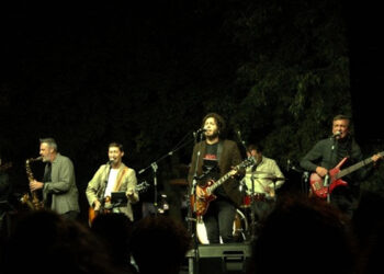 El Festival de Otoño en Cuenca comienza con mucha emoción y a ritmo de rock and roll en su primera jornada de esta cuarta edición