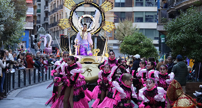 El Festival de Otoño en Cuenca lucha contra la lluvia pudiendo salvar la mitad de las actividades del viernes