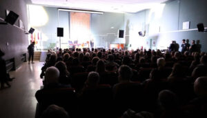 El Festival de Otoño en Cuenca triunfa a pesar de la previsión de lluvia masiva asistencia en el primer día de actividades