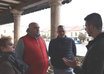 El PP de Cogolludo denuncia las “condiciones indignas e insalubres” de los temporeros de níscalos que el alcalde está consintiendo en el frontón municipal