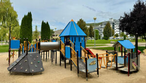 El Plan de Mantenimiento de Áreas Infantiles del Ayuntamiento de Cuenca avanza con la renovación de elementos y limpieza de espacios