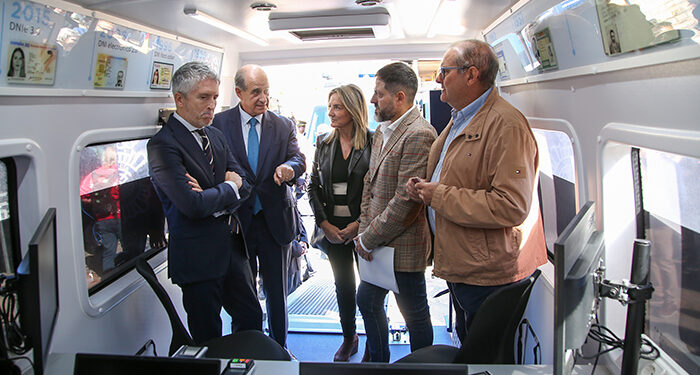 Grande-Marlaska anuncia en Brihuega el despliegue de ochenta unidades móviles en zonas rurales capaces de expedir el DNI y el pasaporte en diez minutos 1 Grande-Marlaska anuncia en Brihuega el despliegue de ochenta unidades móviles en zonas rurales capaces de expedir el DNI y el pasaporte en diez minutos