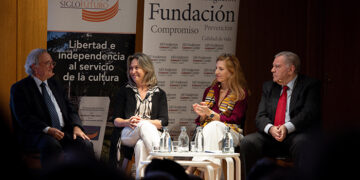 Guarinos inaugura el curso de la Fundación Siglo Futuro con la presentación de Mariano Barbacid