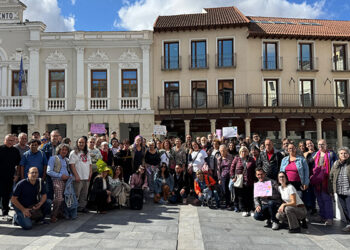 Guarinos reconoce el trabajo de las asociaciones “que defienden la salud mental y son el apoyo para las familias”