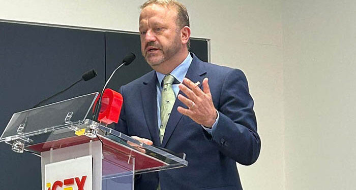 ICEX Alumni premia la trayectoria del catedrático de la UCLM Juan Luis Manfredi