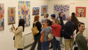 Inaugurada la exposición Collages de Marcos Valencia en la Biblioteca Pública de Cuenca