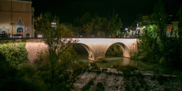 Inaugurada la nueva iluminación del Puente de San Antón en Cuenca