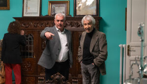 José Sacristán recoge personalmente en la Diputación la Abeja de Oro que le fue concedida el Día de la Provincia