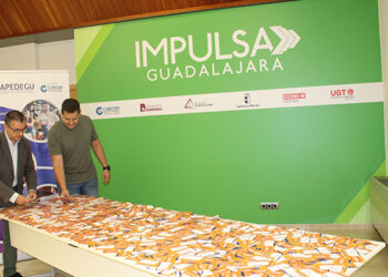 La Asociación de Empresarios de Servicios de la Actividad Física y el Deporte de Guadalajara realiza el sorteo de los cheques de su campaña “El deporte en verano tiene premio”