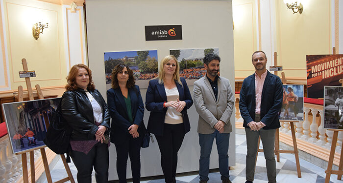 La Diputación de Cuenca acoge la exposición fotográfica de la II Carrera Solidaria Amiab con el objetivo de normalizar la discapacidad