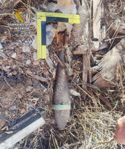 La Guardia Civil detona una granada de mortero originaria de la Guerra Civil hallada en una casa en escombros en Fuentenovilla