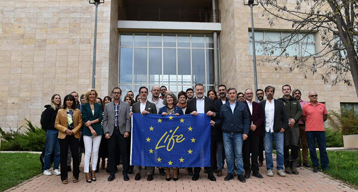 La Junta presenta el proyecto europeo ‘Wood4life’ con una inversión de 3,3 millones de euros para impulsar la actividad del sector forestal y el uso de la madera en Castilla-La Mancha 1 La Junta presenta el proyecto europeo ‘Wood4life’ con una inversión de 3,3 millones de euros para impulsar la actividad del sector forestal y el uso de la madera en Castilla-La Mancha