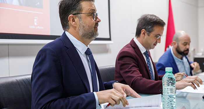 La Junta y la UCLM seguirán colaborando en el desarrollo de actividades de aprendizaje y servicio en el ámbito de la innovación e investigación educativa 1 La Junta y la UCLM seguirán colaborando en el desarrollo de actividades de aprendizaje y servicio en el ámbito de la innovación e investigación educativa