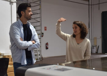 La empresa Mobiliario Humano fabrica “muebles que cuentan una historia” en colaboración con Aspadec y Aframas