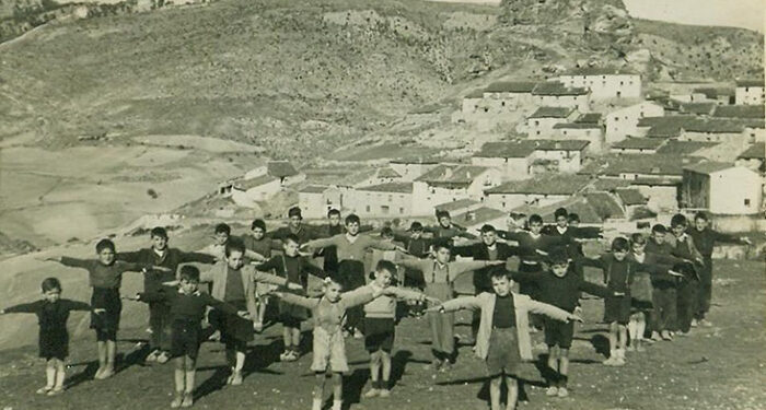 La historia del colegio de Huélamo protagoniza un artículo de Marco Antonio de la Ossa