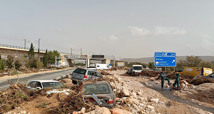 Las principales carreteras, tres líneas de Cercanías y la línea de alta velocidad en Valencia están gravemente dañadas por la DANA 1 Las principales carreteras, tres líneas de Cercanías y la línea de alta velocidad en Valencia están gravemente dañadas por la DANA