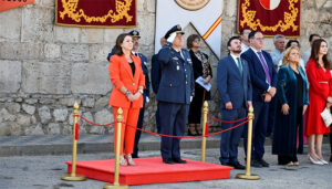 Ledaña homenajea a la Bandera de España