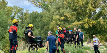 Los Bomberos del Ayuntamiento de Cuenca se forman en el uso de material adaptado para personas con discapacidad y movilidad reducida