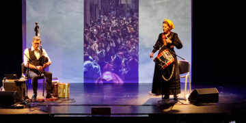 Los Hermanos Hevia “encandilaron” al patio de butacas de la Casa de Cultura de Azuqueca con su espectáculo “La conferencia”
