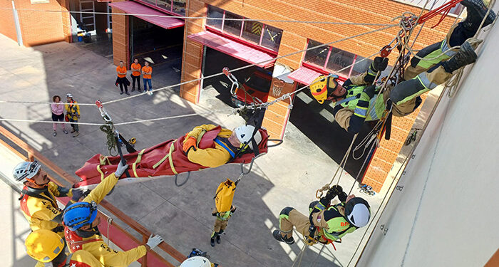 Los bomberos del parque de Tarancón participan en una jornada de formación con la Federación Madrileña de Espeleología 1 Los bomberos del parque de Tarancón participan en una jornada de formación con la Federación Madrileña de Espeleología