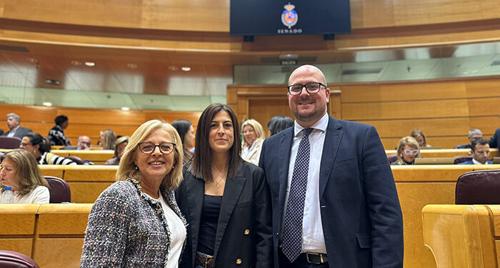 Los senadores del PP por Guadalajara destacan que con la aprobación de la Ley para mejorar la calidad de vida de las personas con ELA “probamos que la política se pone al servicio de las personas” 1 Los senadores del PP de Guadalajara esta mañana en el Senado.