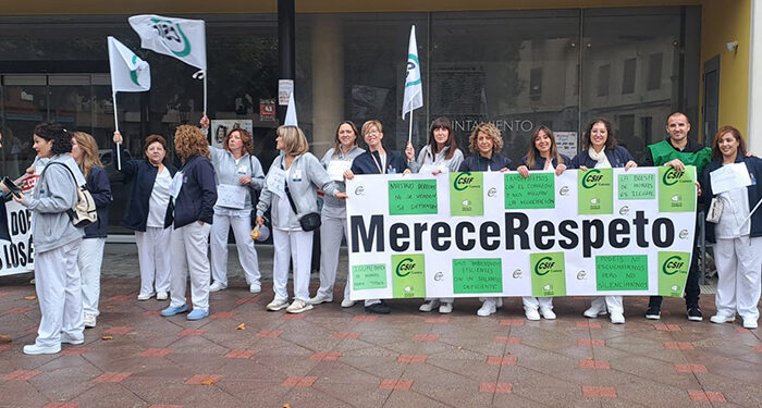 Los sindicatos CSIF y CCOO apoyan la concentración por los derechos de las trabajadoras del Servicio de Ayuda a Domicilio de Quintanar del Rey