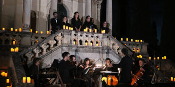 Más de 1.000 velas acompañaron al Ensemble de la Orquesta Filarmónica de la Mancha en la primera actuación del ciclo Guadalajara a la luz de las velas