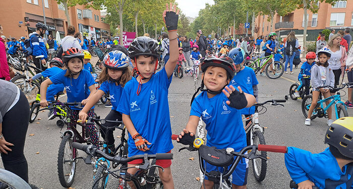 Más de 1.300 personas participan en el Día de la Bicicleta en Guadalajara 1 Más de 1.300 personas participan en el Día de la Bicicleta en Guadalajara