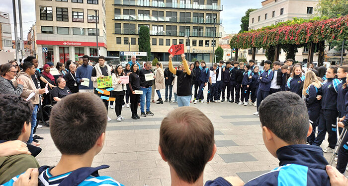 Más de 150 personas participan en el flashmob de Cáritas Diocesana Sigüenza-Guadalajara por las Personas Sin Hogar 1 Más de 150 personas participan en el flashmob de Cáritas Diocesana Sigüenza-Guadalajara por las Personas Sin Hogar