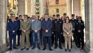Minuto de silencio en el Ayuntamiento de Cuenca por las víctimas de la DANA