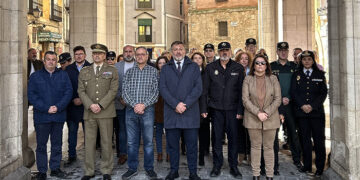 Minuto de silencio en el Ayuntamiento de Cuenca por las víctimas de la DANA