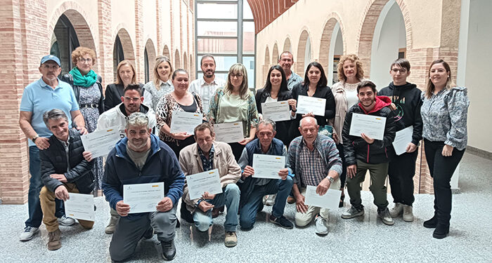 Nueve alumnos y siete empresas han participado en la FP DUAL sobre transporte que la Junta ha promovido en Iniesta 1 Nueve alumnos y siete empresas han participado en la FP DUAL sobre transporte que la Junta ha promovido en Iniesta