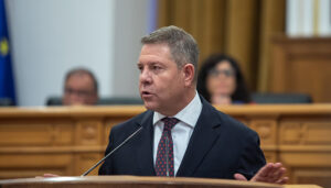 Page reafirma su compromiso con la defensa del Estado del Bienestar y anuncia una oferta de empleo público histórica en Sanidad de 5.200 plazas