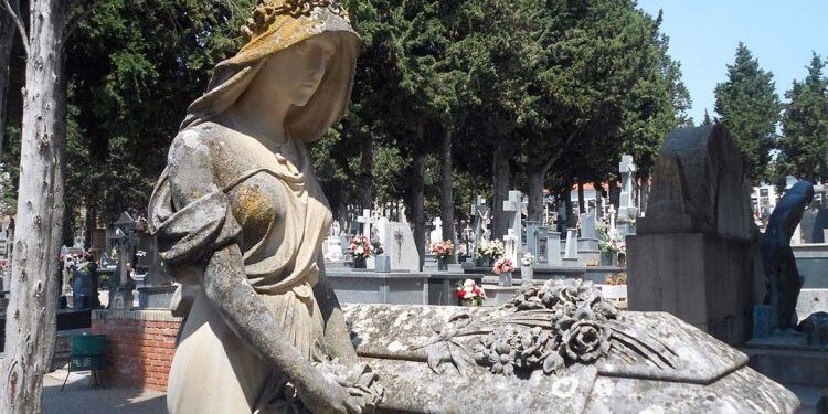 Leyendas de Difuntos, Jornadas de Naturaleza en Huélamo y Jalogüin con Bicicrítica en Cuenca 1 cementerio municipal de cuenca 7 750x563 1